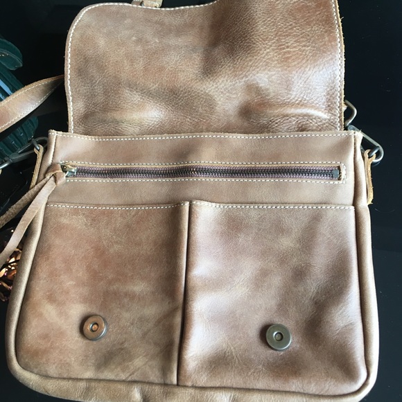 Brand New Roots Leather Crossover Messenger Bag! - Picture 3 of 5